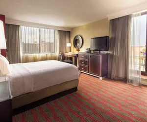 Photo 5 - DoubleTree by Hilton New York LaGuardia Airport