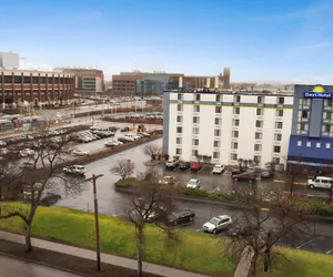 Photo 2 - Days Hotel by Wyndham University Ave SE
