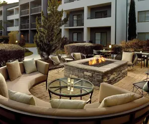 Photo 2 - Courtyard by Marriott Greenville Haywood Mall