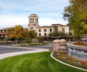 Photo 2 - Hilton Scottsdale Resort & Villas