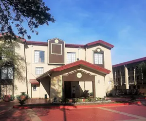 Photo 2 - Red Roof Inn & Suites Houston - Hobby Airport