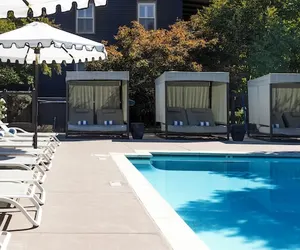 Photo 2 - SENZA Hotel