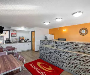 Photo 4 - Econo Lodge