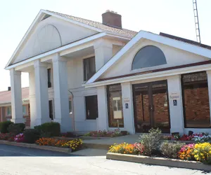 Photo 2 - Bellevue Hotel & Suites