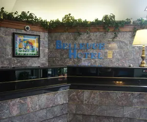 Photo 4 - Bellevue Hotel & Suites
