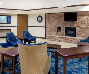 Photo 2 - Days Inn & Suites by Wyndham Bridgeport - Clarksburg