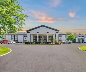 Photo 2 - Days Inn by Wyndham Erie