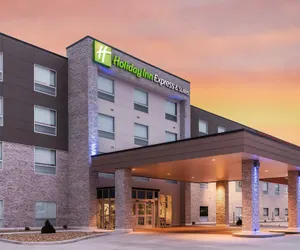 Photo 2 - Holiday Inn Express & Suites West Plains Southwest, an IHG Hotel