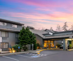 Photo 2 - Best Western Plus Oak Harbor Hotel & Conference Center