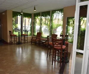 Photo 4 - Ontario Airport Inn