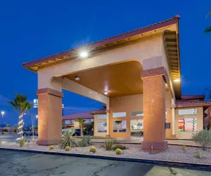 Photo 2 - Best Western Desert Oasis