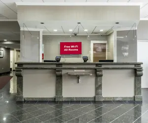 Photo 3 - Red Roof PLUS+ Newark Liberty Airport - Carteret