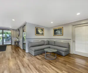 Photo 4 - Best Western Pier Point Inn