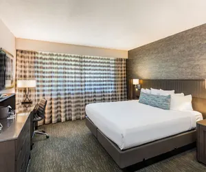 Photo 4 - Handlery Hotel