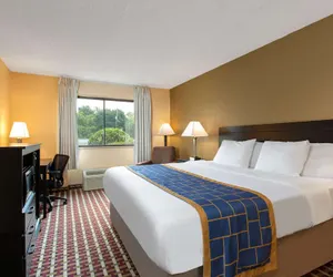 Photo 4 - Days Inn by Wyndham Hillsborough