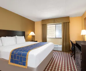 Photo 5 - Days Inn by Wyndham Hillsborough