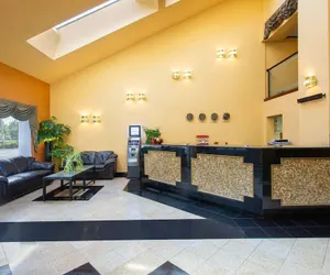 Photo 2 - Days Inn by Wyndham Hillsborough