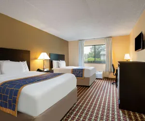 Photo 3 - Days Inn by Wyndham Hillsborough