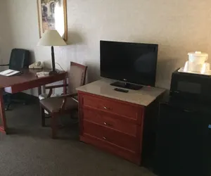 Photo 4 - Quality Inn & Suites Albuquerque Downtown - University