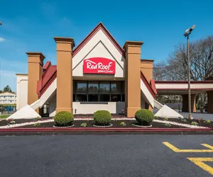 Photo 2 - Red Roof Inn & Suites Newark - University