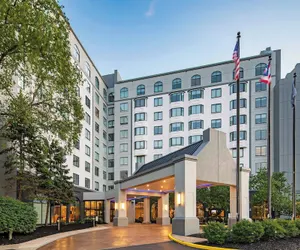 Photo 2 - Sheraton Suites Columbus Worthington