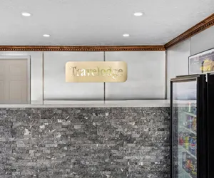 Photo 3 - Travelodge by Wyndham Bloomington