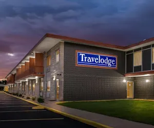 Photo 2 - Travelodge by Wyndham Bloomington
