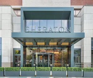 Photo 2 - Sheraton LaGuardia East Hotel