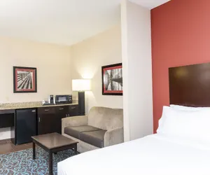 Photo 5 - Holiday Inn Express Hotel & Suites New Philadelphia, an IHG Hotel