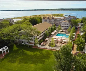 Photo 2 - Harbor View Hotel