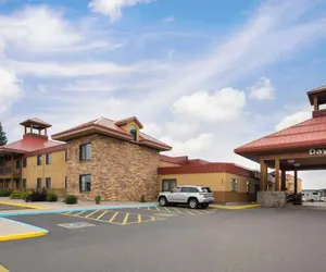 Photo 2 - Days Inn & Suites by Wyndham Bozeman