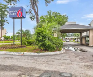 Photo 2 - Motel 6 Summerville, SC – Azalea Square