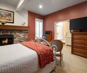 Photo 5 - Best Western Grandma's Feather Bed