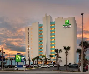 Photo 2 - Holiday Inn Express & Suites Oceanfront, an IHG Hotel