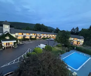 Photo 2 - Black Mountain Inn