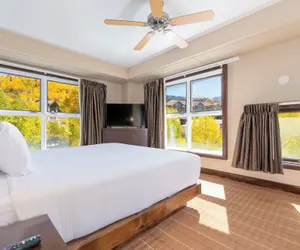Photo 4 - The Peaks Resort and Spa