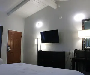 Photo 4 - Sunset Inn