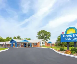 Photo 2 - Days Inn by Wyndham Wauseon