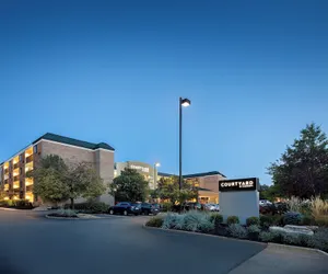 Photo 2 - Courtyard by Marriott Cleveland Beachwood