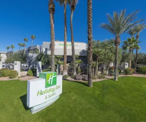 Photo 2 - Holiday Inn & Suites Phoenix Airport North by IHG