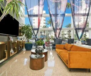 Photo 3 - Catalina Hotel & Beach Club