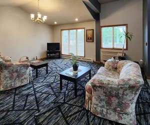 Photo 5 - Econo Lodge Lakeshore