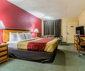 Photo 4 - Econo Lodge Whiteville