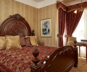 Photo 4 - Queen Anne Hotel