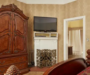 Photo 5 - Queen Anne Hotel