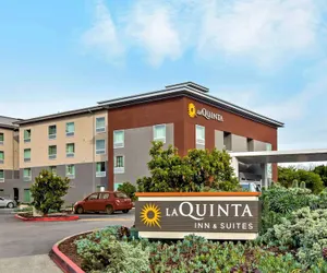 Photo 2 - La Quinta Inn & Suites by Wyndham San Francisco Airport N