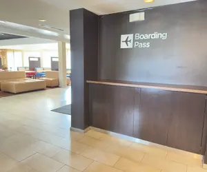 Photo 2 - Super 8 by Wyndham Dallas Love Field Airport