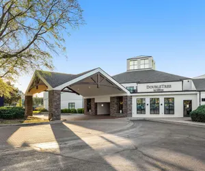 Photo 2 - DoubleTree Suites by Hilton Hotel Huntsville South