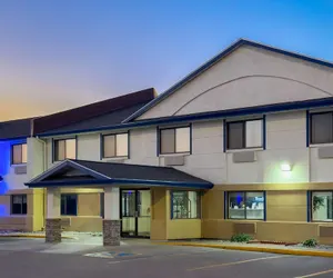 Photo 2 - Travelodge by Wyndham Fargo West Acres