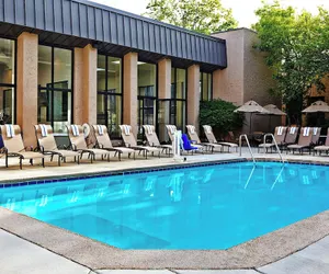 Photo 2 - Sheraton Milwaukee Brookfield Hotel